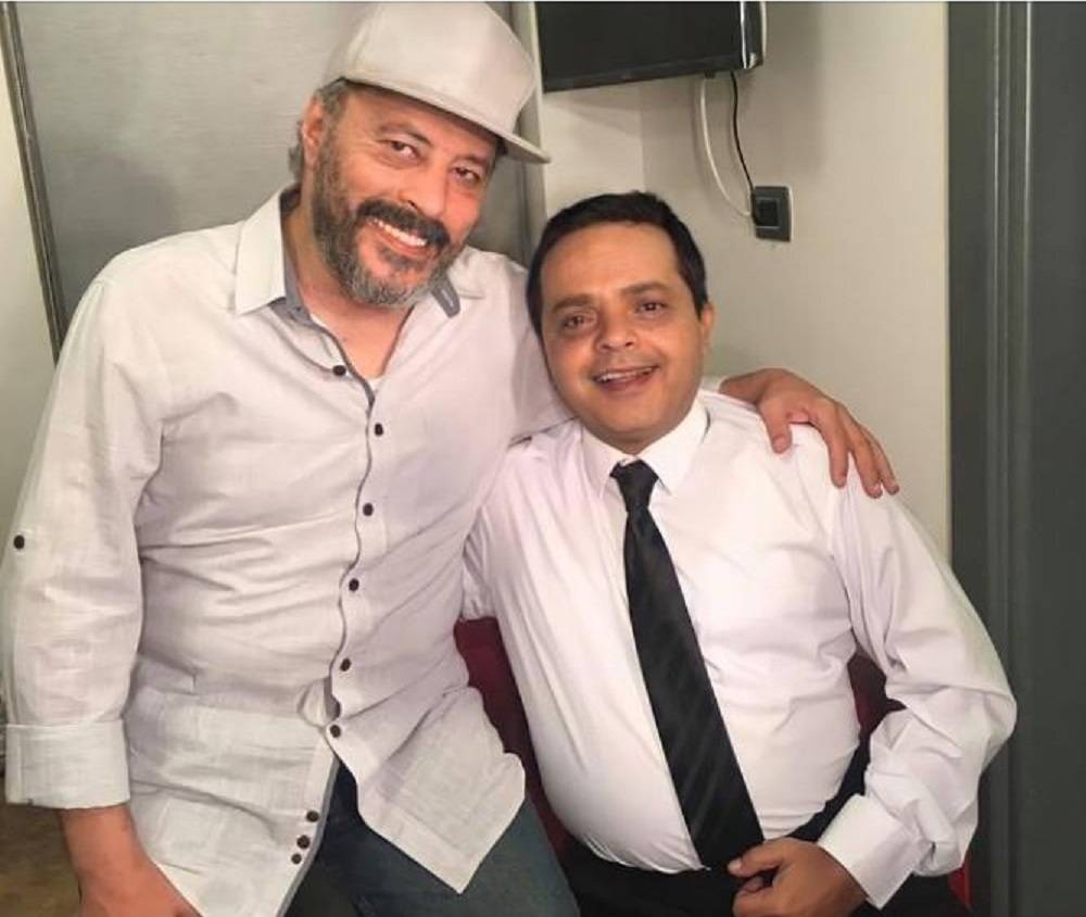 عمرو عبد الجليل يمازح جمهوره بصورة مع محمد هنيدي