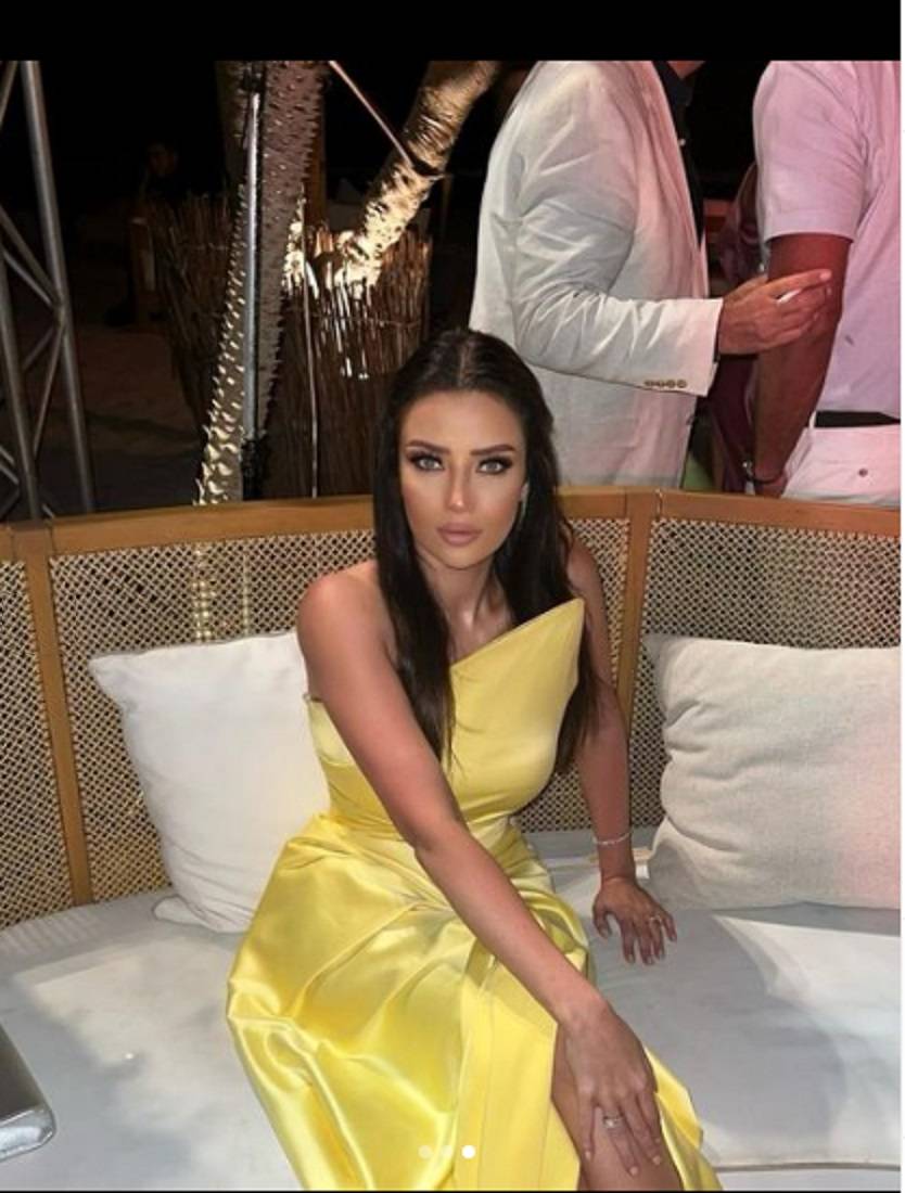 بالفيديو - رضوى الشربيني تشكو تامر حسني لزوجته بسمة بوسيل