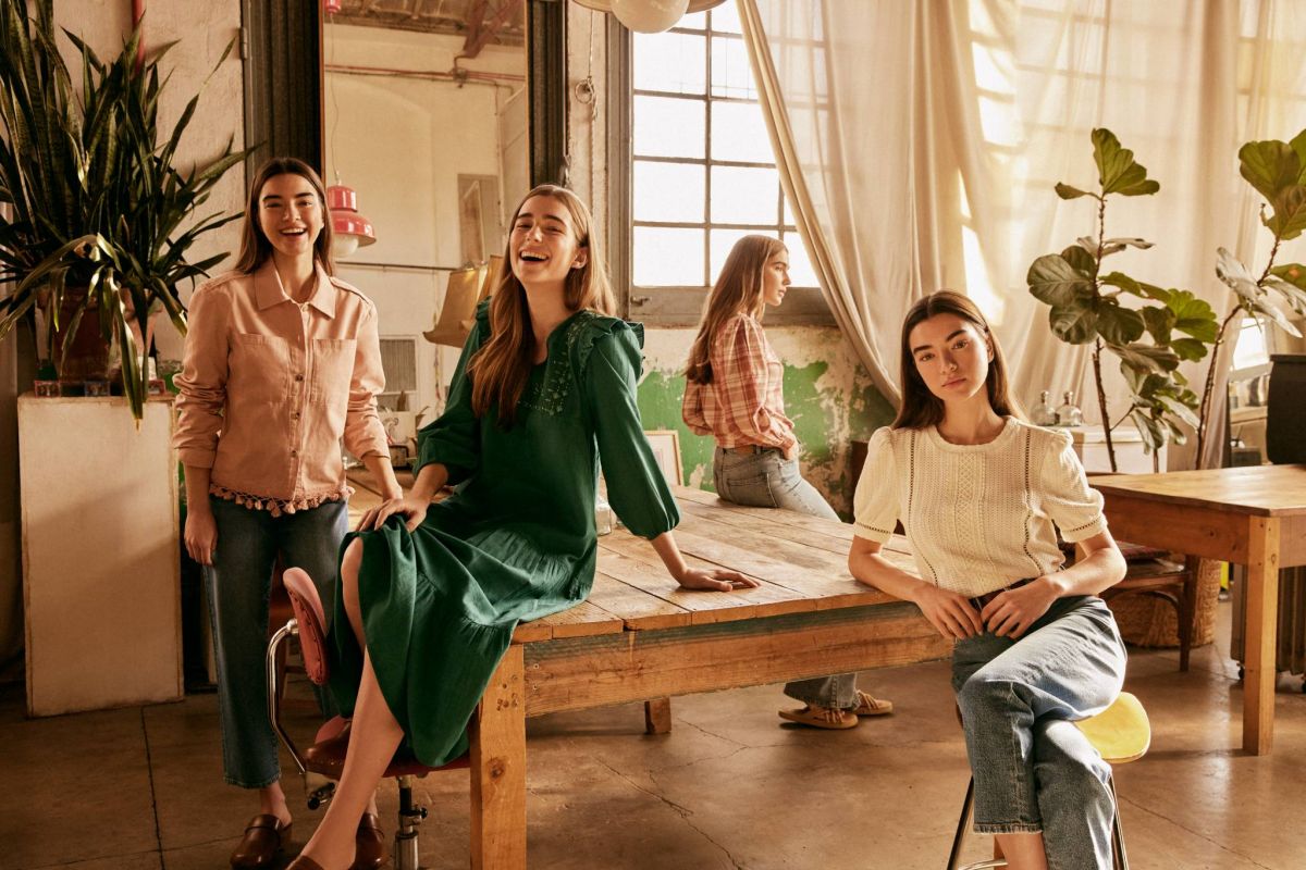 قطع مستدامة تفيض أناقةً مع مجموعة SPRINGFIELD لربيع وصيف 2022