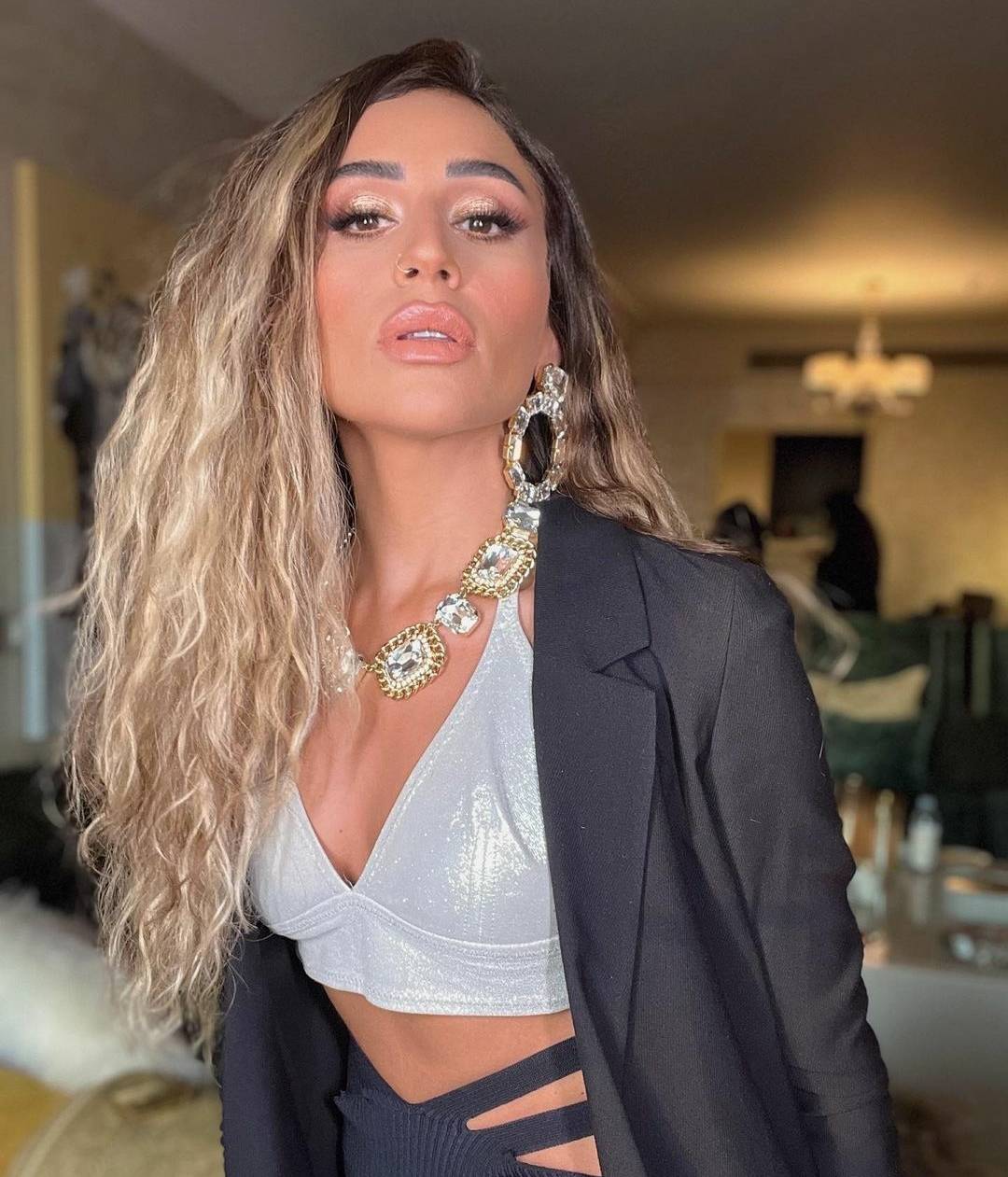 بالفيديو - دينا الشربيني تُحدث ضجة بأغنية 
