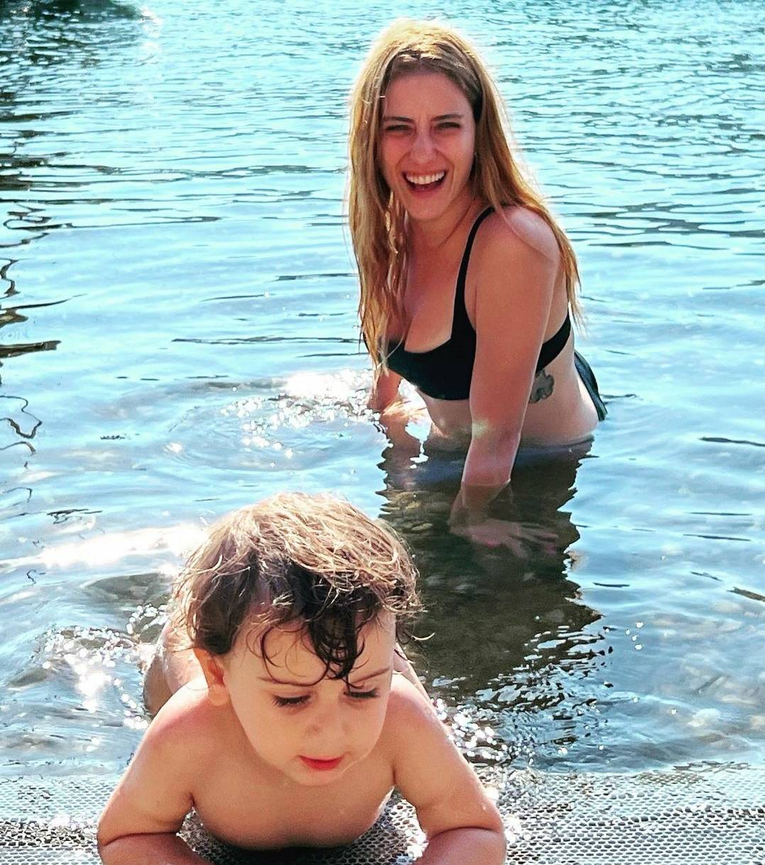 بالصور - هازال كايا تنتظر مولودها الثاني وتختار له هذا الاسم