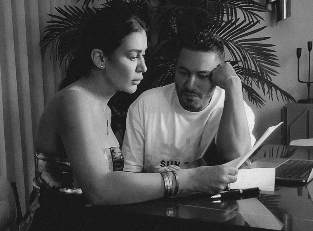 بالفيديو - زياد برجي يتجاهل الهجوم عليه بسبب إليسا... وهذا ما فعله بأغنيتها