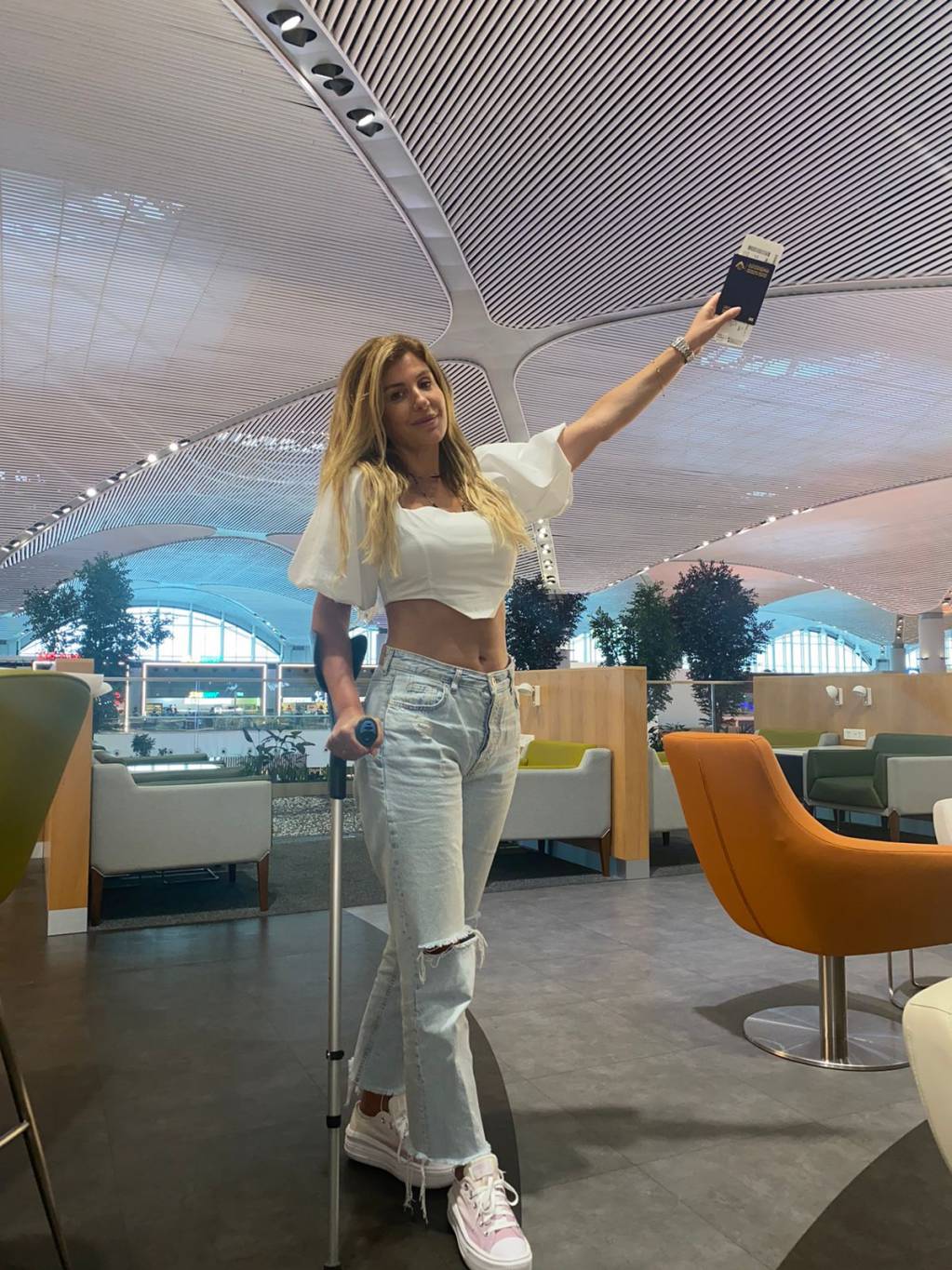 ريتا حرب تعود إلى لبنان بعد الانتهاء من تصوير 