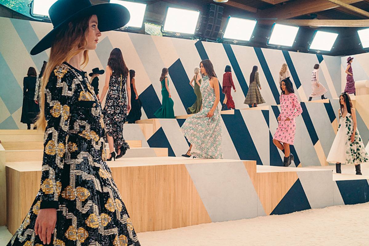 Paris Fashion Week FW 2022/2023...
 COUTURE MANIA هوس الأزياء الراقية