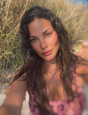 بالفيديو - نادين نسيب نجيم بالشعر الأشقر... هل يليق بها؟