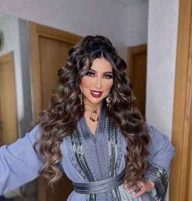 بالصور - دنيا بطمة تحتفل بخطوبة شقيقتها بأجواء عائلية بسيطة وبغياب زوجها