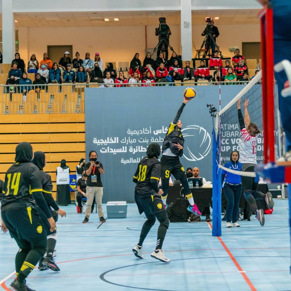 نهائي كأس أكاديمية فاطمة بنت مبارك الخليجية للكرة الطائرة للسيدات يجمع فريقي الشارقة الرياضي للمرأة والبحرين