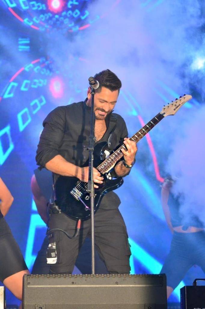 بالفيديو - تامر حسني يتجاهل أزمة طلاقه ويوجّه رسالة من القلب لهؤلاء