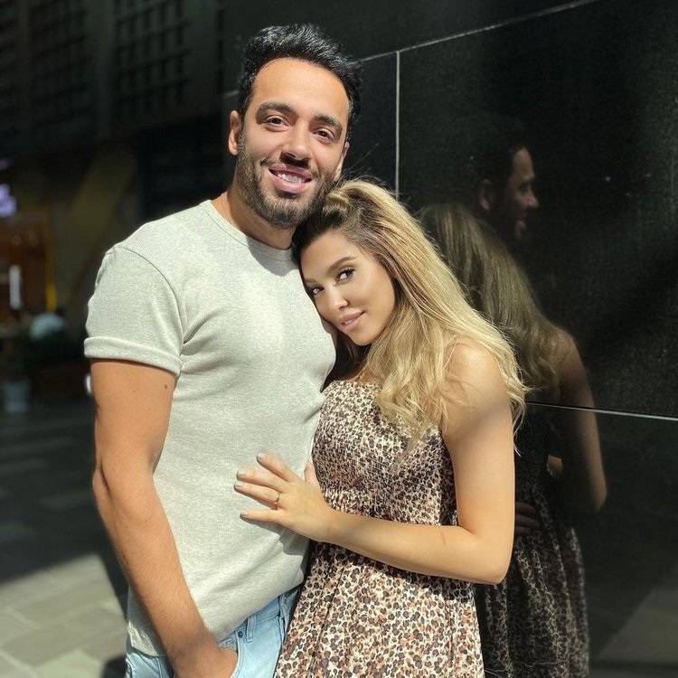 بعد أنباء انفصالهما... رامي جمال يكشف سبب ابتعاد زوجته عن الغناء