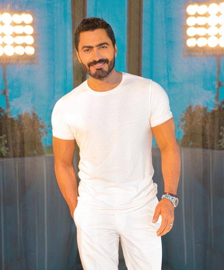 طلب غريب من تامر حسني لجمهوره