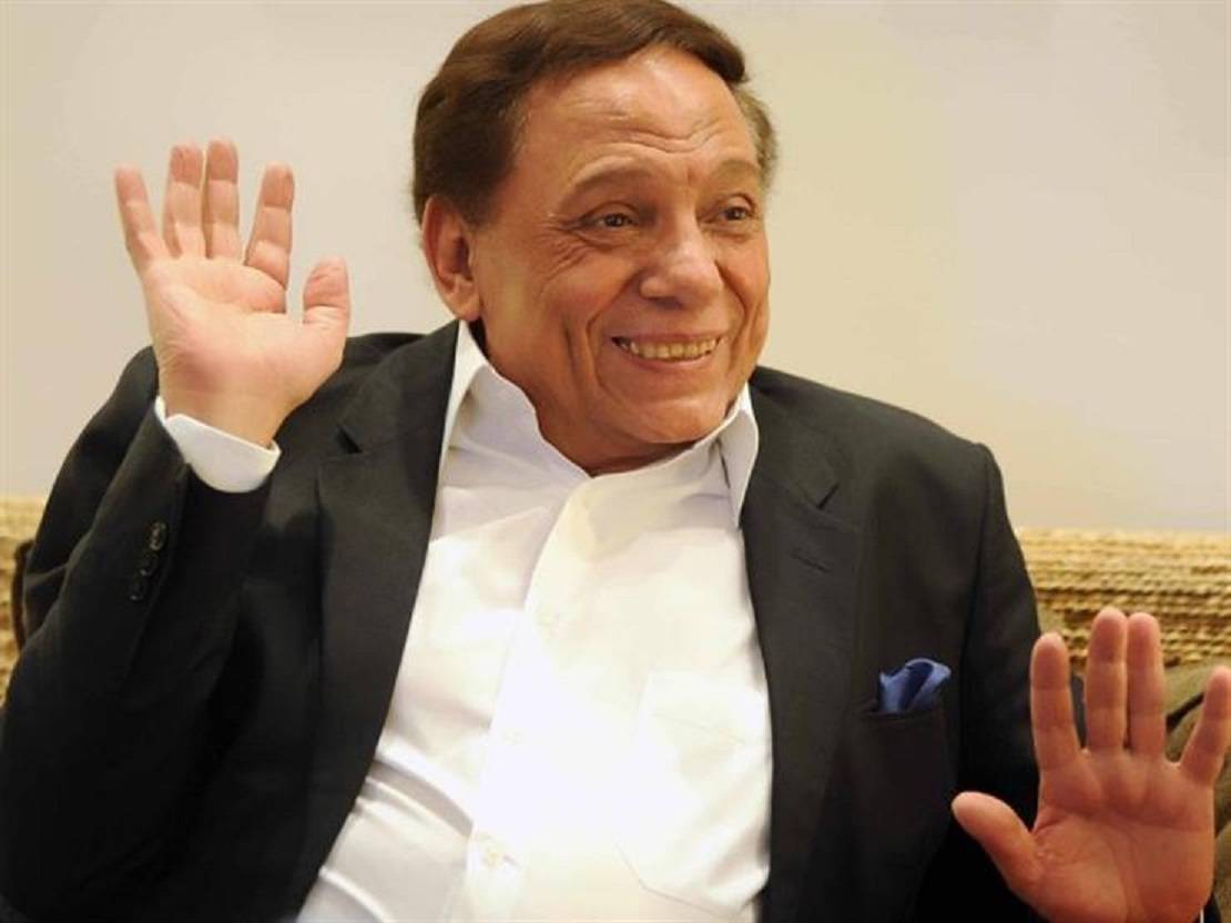 فنان شهير يشرح تفاصيل حالة عادل إمام الصحية