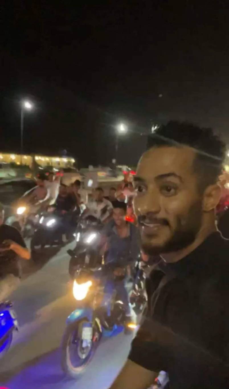 بالفيديو - بين الطرد والترحيب والسرقة... القصة الكاملة لزيارة محمد رمضان الى الإسكندرية