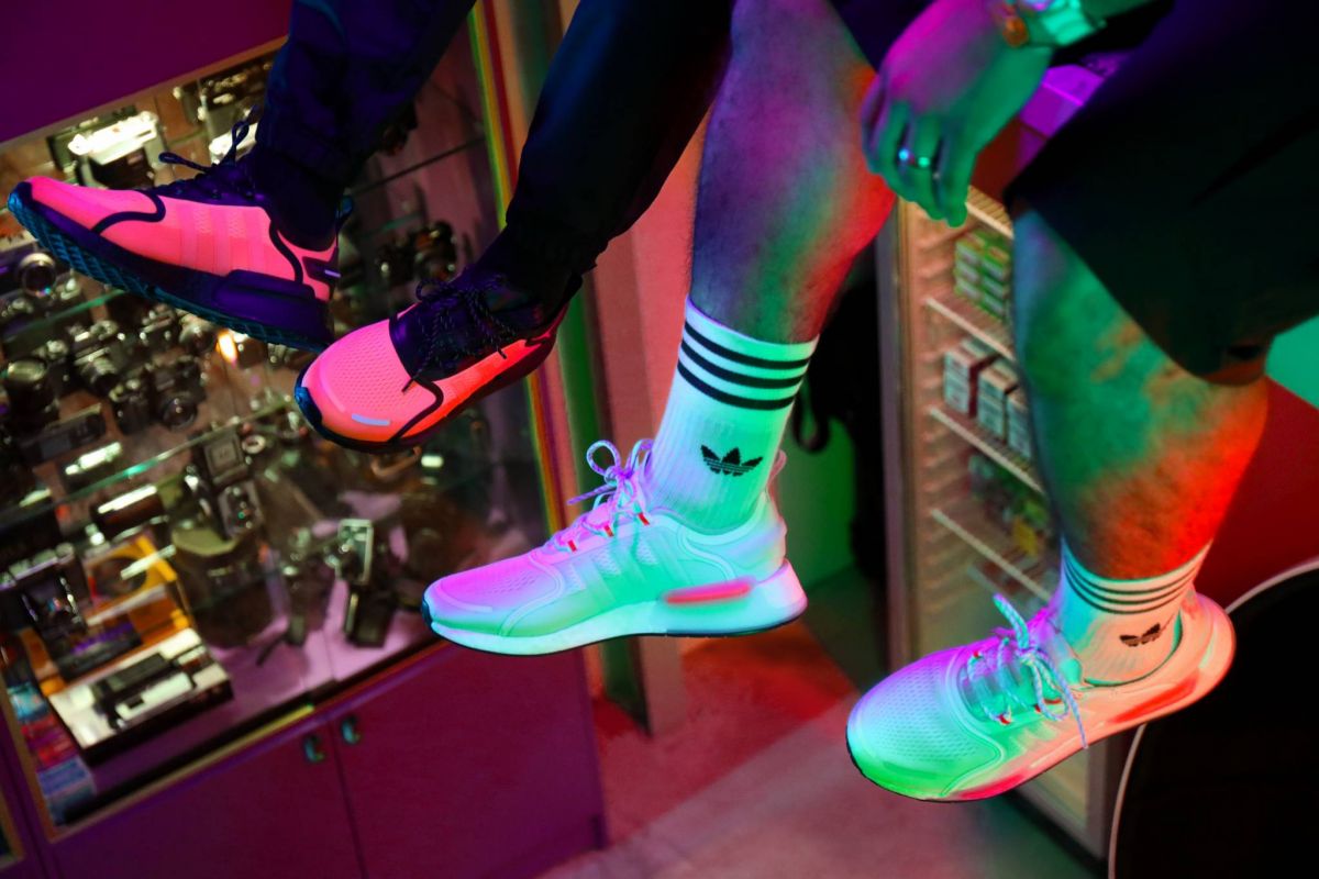 يُسرّ adidas Originals تقديم حذاء 