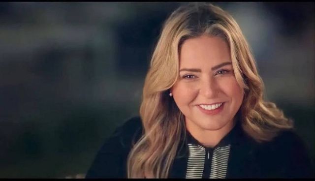 صابرين تكشف موقفها من قرارات حسين فهمي بخصوص فساتين الفنانات في 