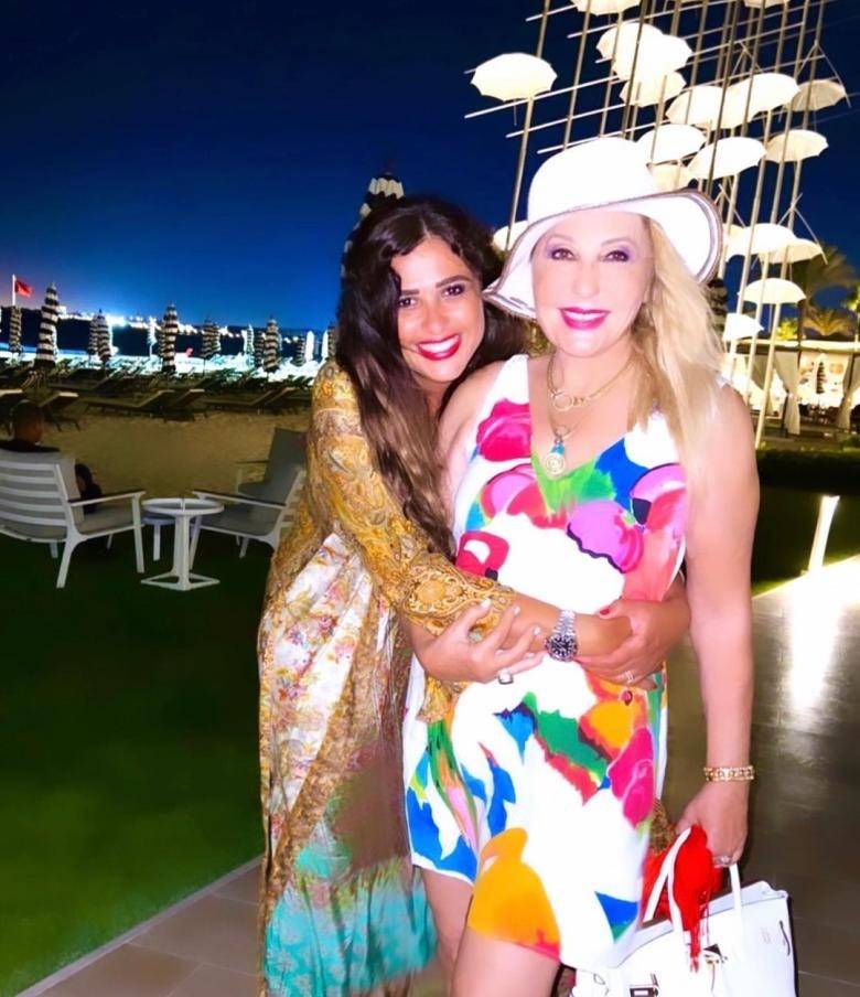 نادية الجندي تكشف سراً خاصاً عن حياة ياسمين عبد العزيز والغيرة منها