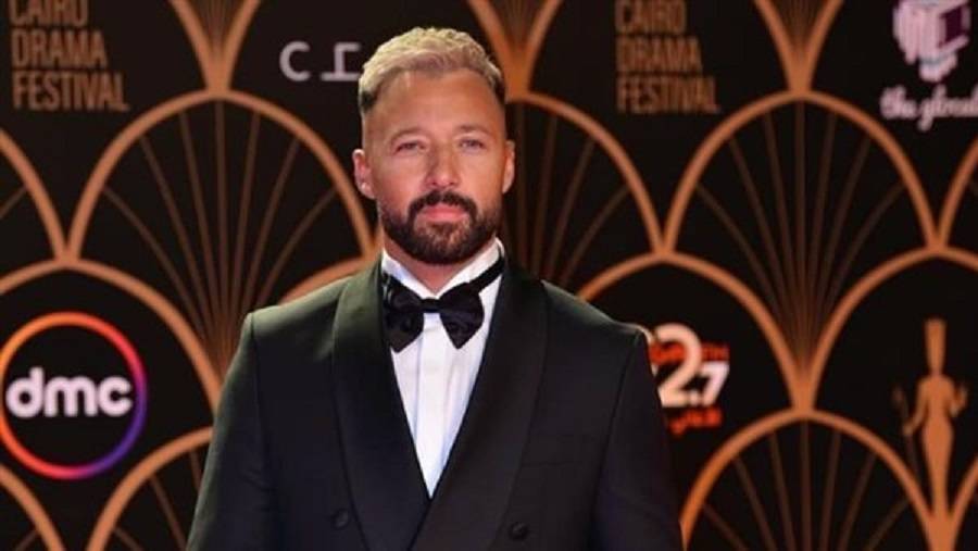 بالفيديو - أحمد فهمي يكشف حقيقة مشاجرته مع 