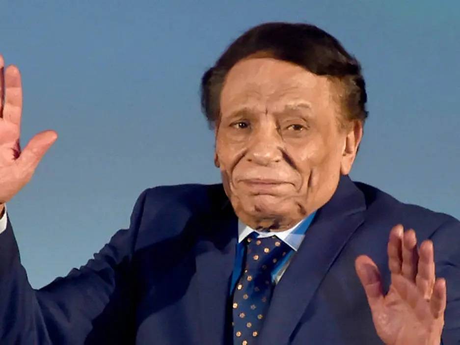 بالفيديو - عادل إمام يطمئن جمهوره: 