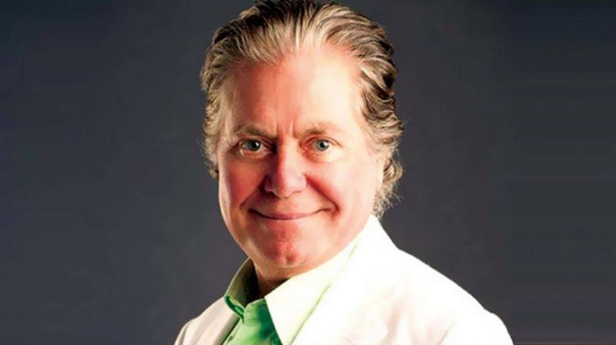 حسين فهمي يردّ بطريقته  على منتقدي قرار 