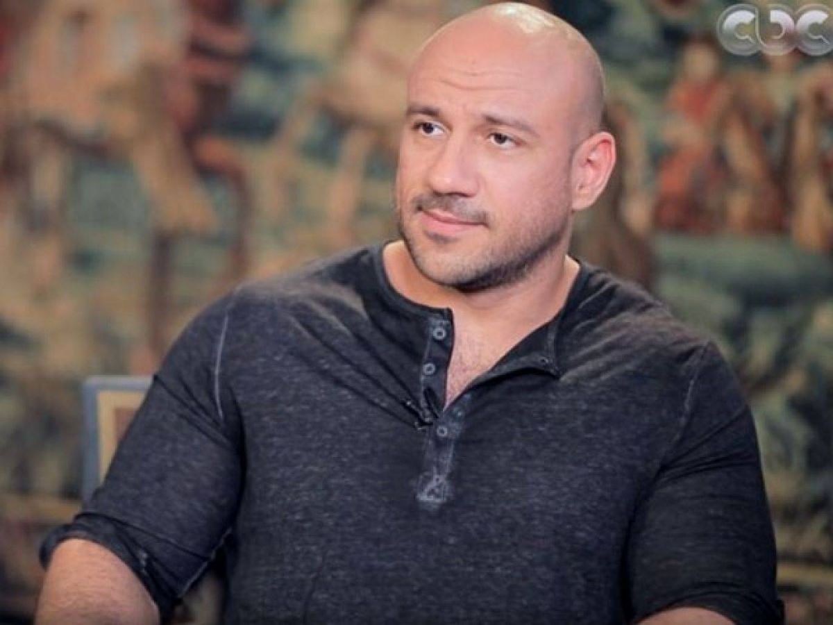 أنباء عن انفصال أحمد مكي وزوجته