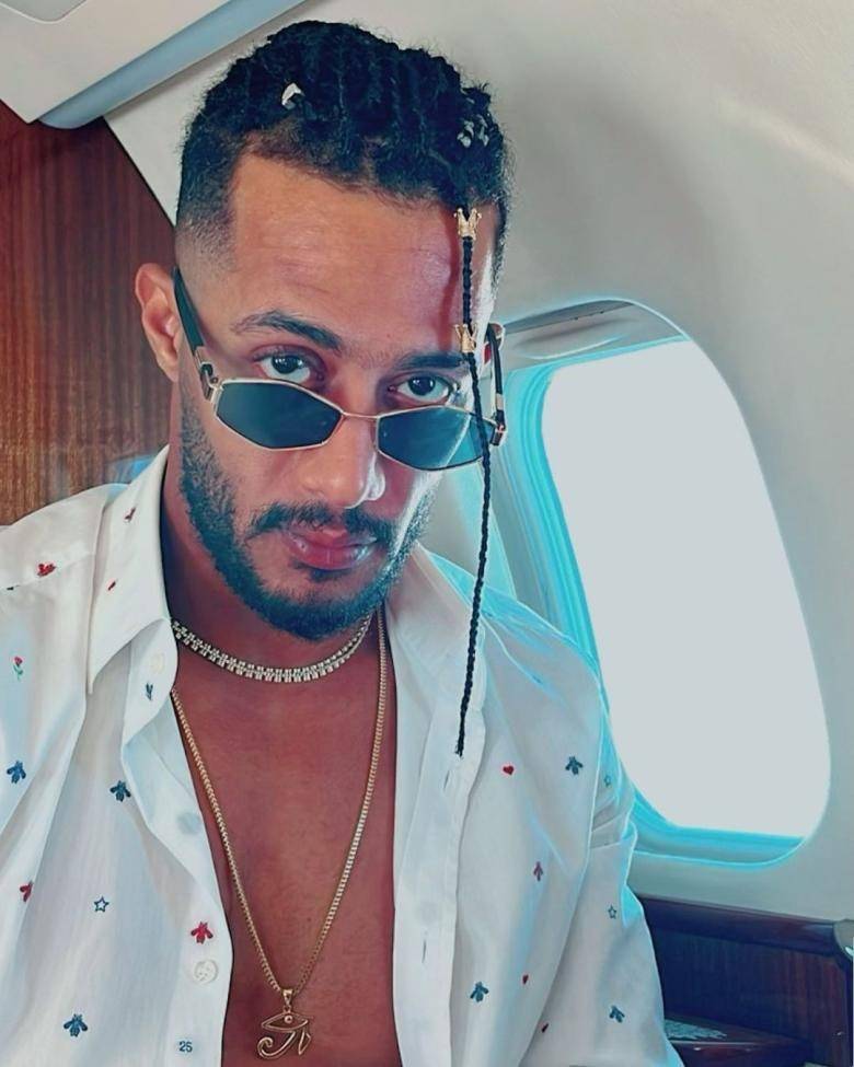 محمد رمضان يتخلّى عن شعره الطويل... لهذا السبب