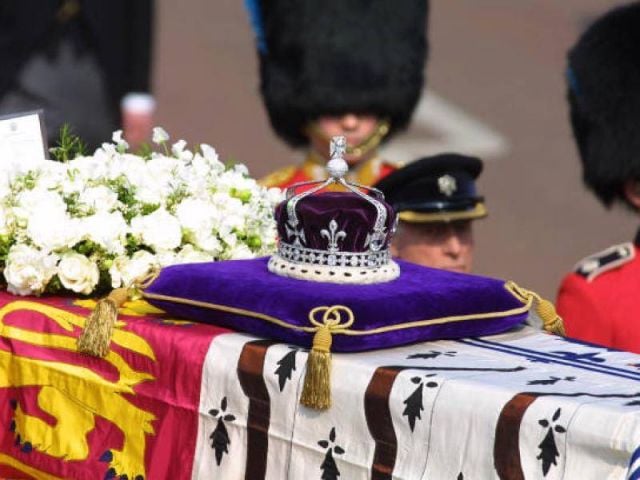 تعليمات غريبة وصارمة في دعوة الملوك والرؤساء إلى جنازة الملكة إليزابيث