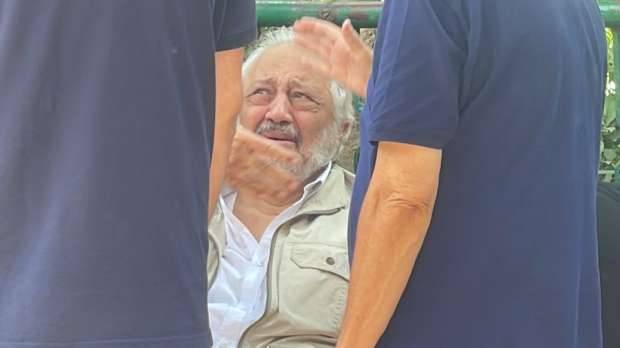 في غياب النجوم.. انهيار خالد زكي في جنازة زوجته