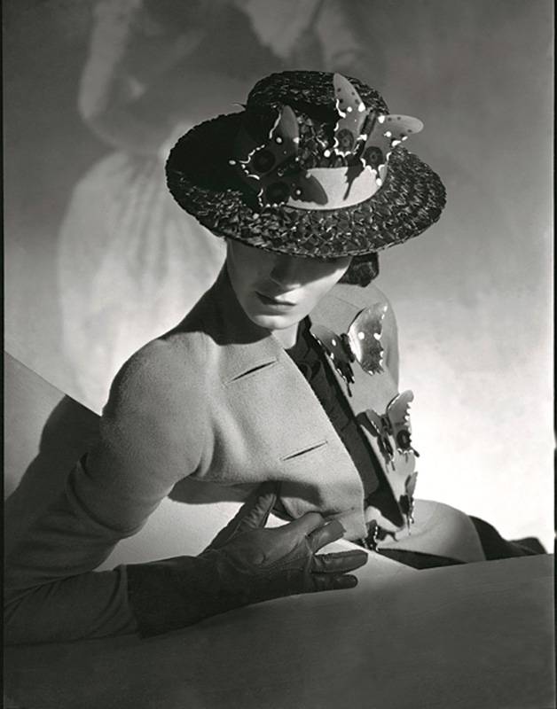 عالم ELSA SCHIAPARELLI
السريالي الصادم في معرض