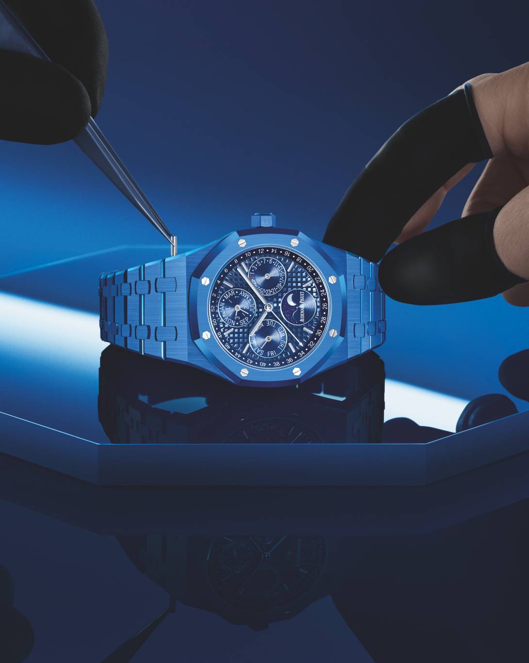 أوديمار بيغه تكشف النقاب عن أول ساعة 