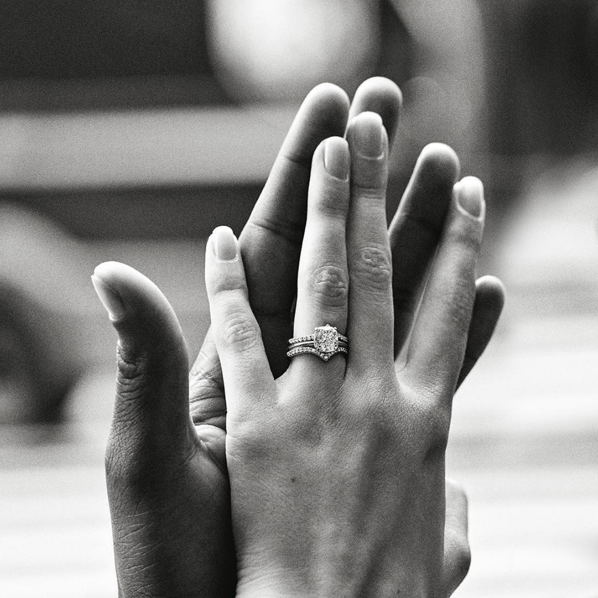 بالفيديو - فنانة شابة تعلن خطوبتها بهذه الطريقة