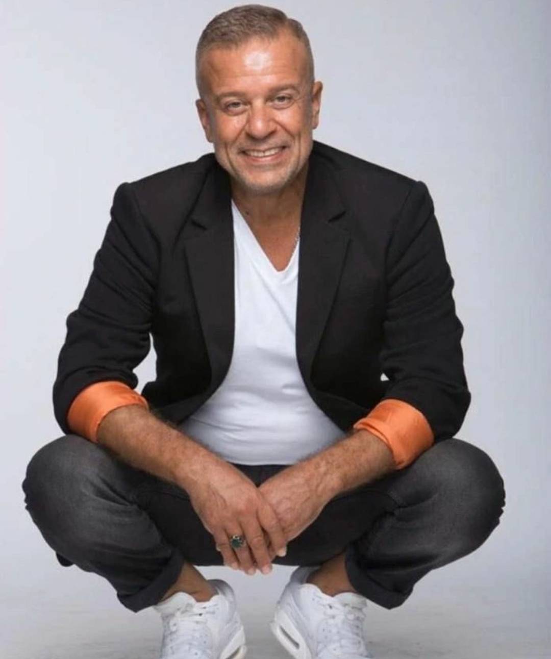 شريف منير يثير الجدل حول طلاقه بصورة جديدة