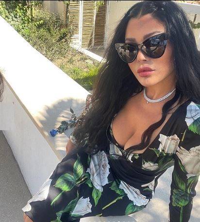 بالصور - هيفاء وهبي تضجّ أنوثة بإطلالات صيفية مبهرة