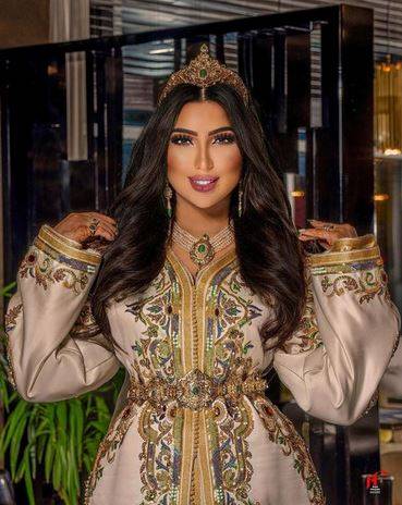 بالفيديو - دنيا بطمة تواصل تجاهل طلاقها بحفل خاص مع أصدقائها