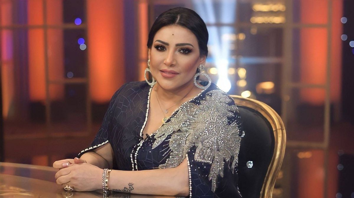 بالفيديو - بدرية طلبة تهاجم الساخرين من منى فاروق بعد ظهورها في العمرة