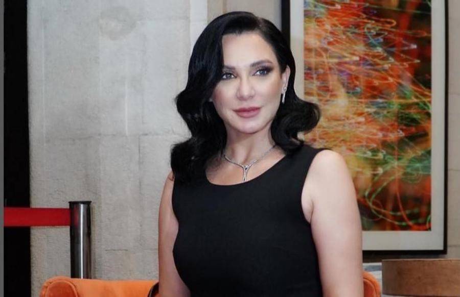 ابنة شقيق سلاف فواخرجي تخطف الأنظار في إعلان كأس العالم