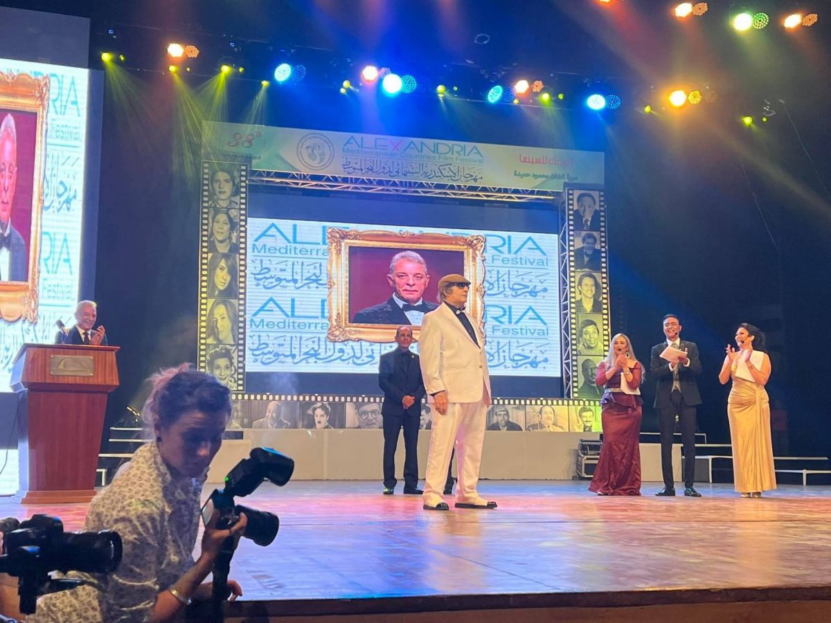 بالفيديو - لقطة طريفة من محيي إسماعيل في تكريم محمود حميدة: 