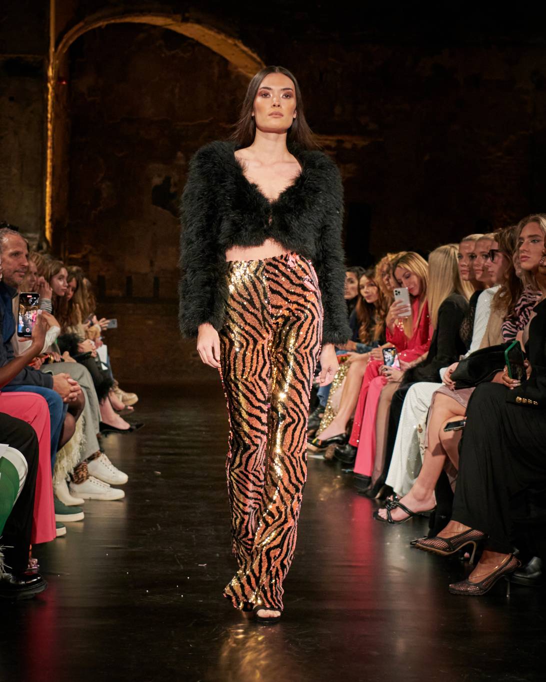 نادين مرعبي تقدّم مجموعتها الجديدة لخريف وشتاء 2022 خلال أسبوع الموضة في لندن