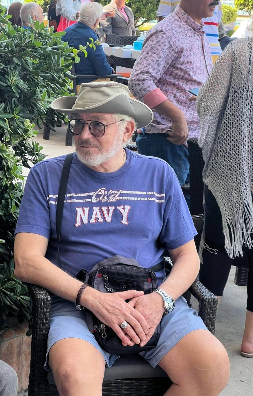 بعد غياب عن الساحة الفنية... ظهور محمود قابيل بإطلالة جديدة في مهرجان الإسكندرية