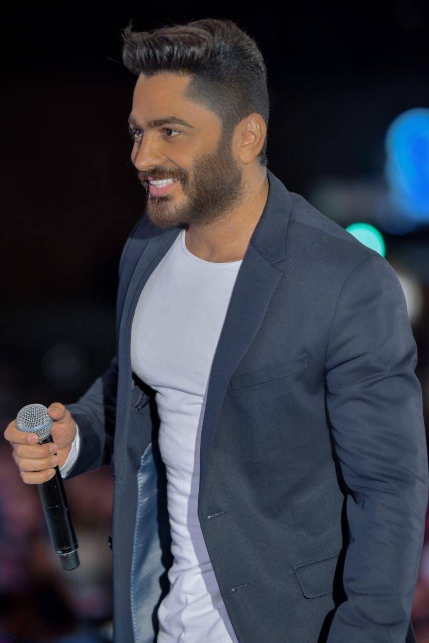 مخرج شهير ينتقد تجربة تامر حسني لهذا السبب!