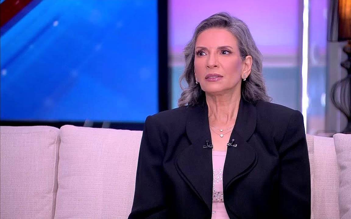 بالفيديو - ألفت إمام توضح سبب إبتعادها عن الوسط الفني وخلافها مع نادية الجندي