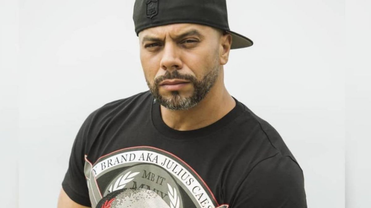 مطرب مهرجانات شهير يعلن اعتزاله الغناء ويكشف السبب