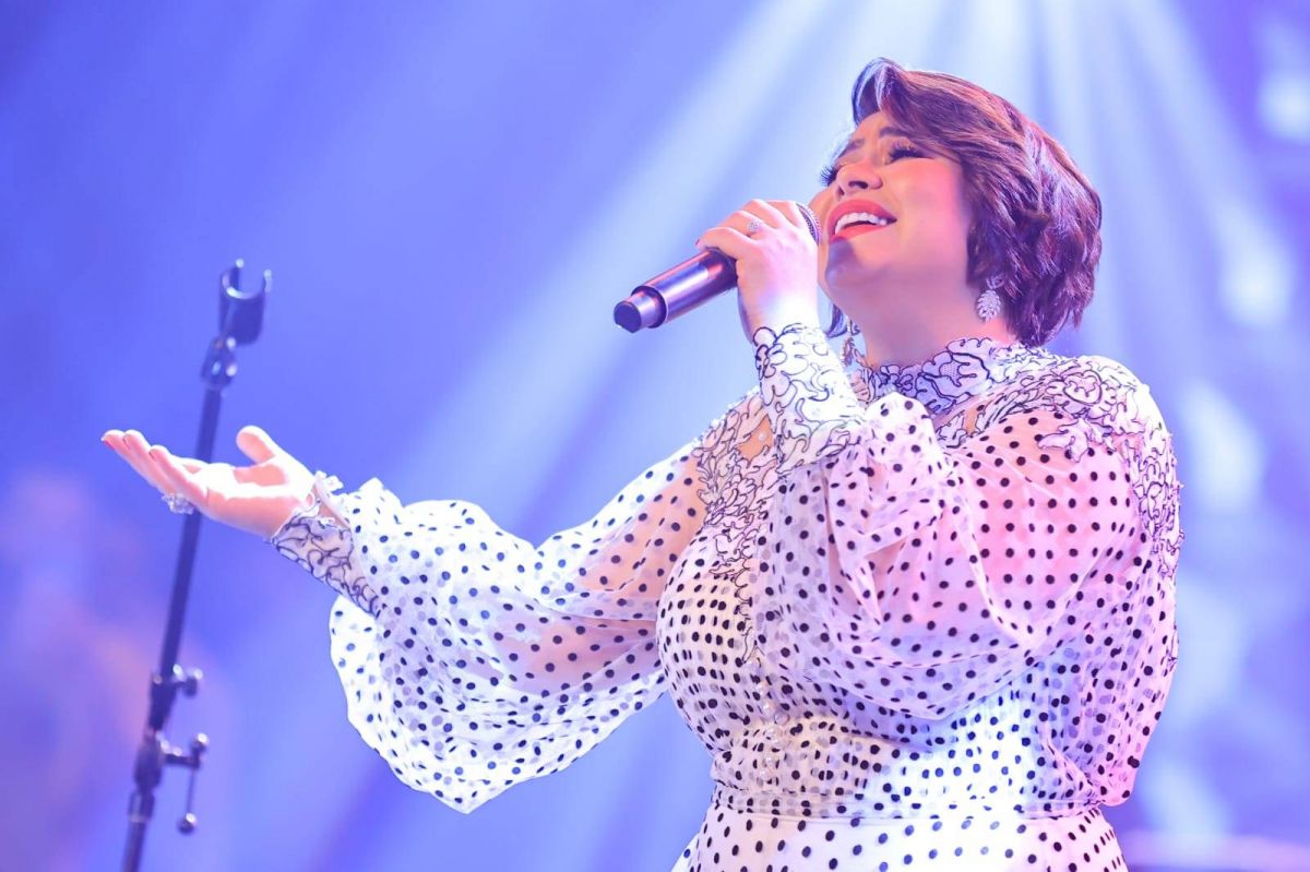 بالصور - شيرين عبد الوهاب تخطف الأنظار بإطلالتها وتحتفل بعيد ميلادها مع ابنتيها والجمهور