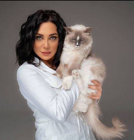 سلاف فواخرجي توجه رسالة مطولة لشيرين عبد الوهاب: 