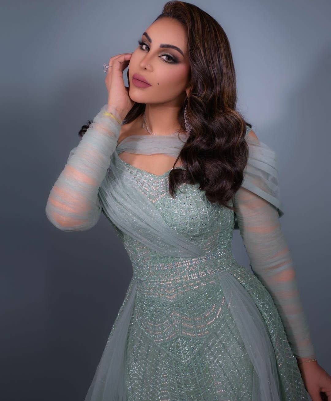 جرّبي طريقة أحلام في العناية ببشرتها لإطلالة مشرقة