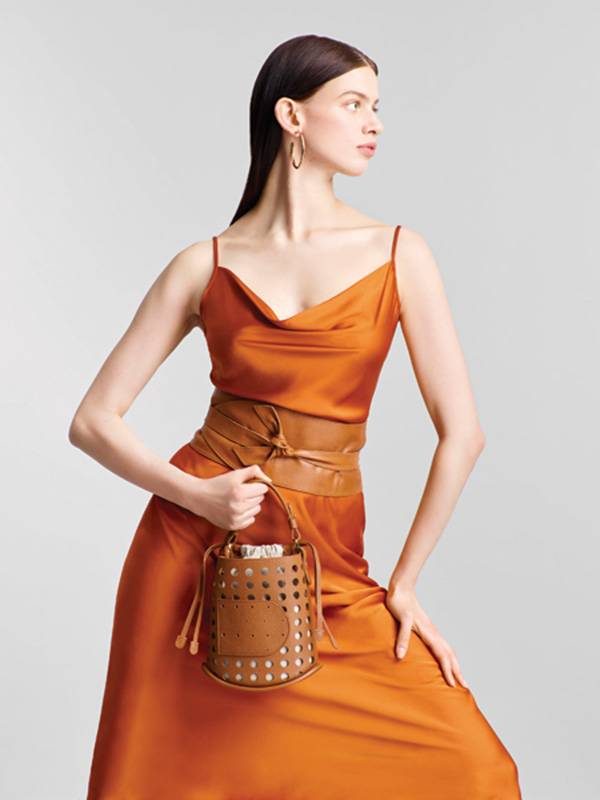 ‏ Delvaux LEATHER MASTERY 
مجموعة تؤكد الخبرة الطويلة في صناعة الجلود