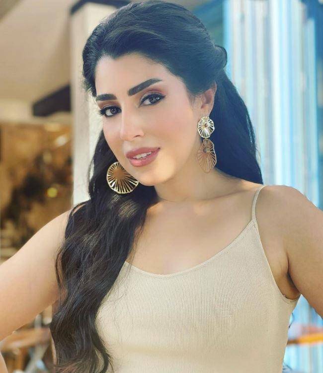 آيتن عامر تمازح جمهورها بهذه المناسبة