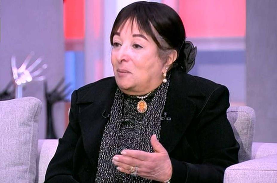 بالفيديو - سميرة عبد العزيز تكشف سرّ قلادتها الخاصة.. وهذا ما قالته عن محمد رمضان