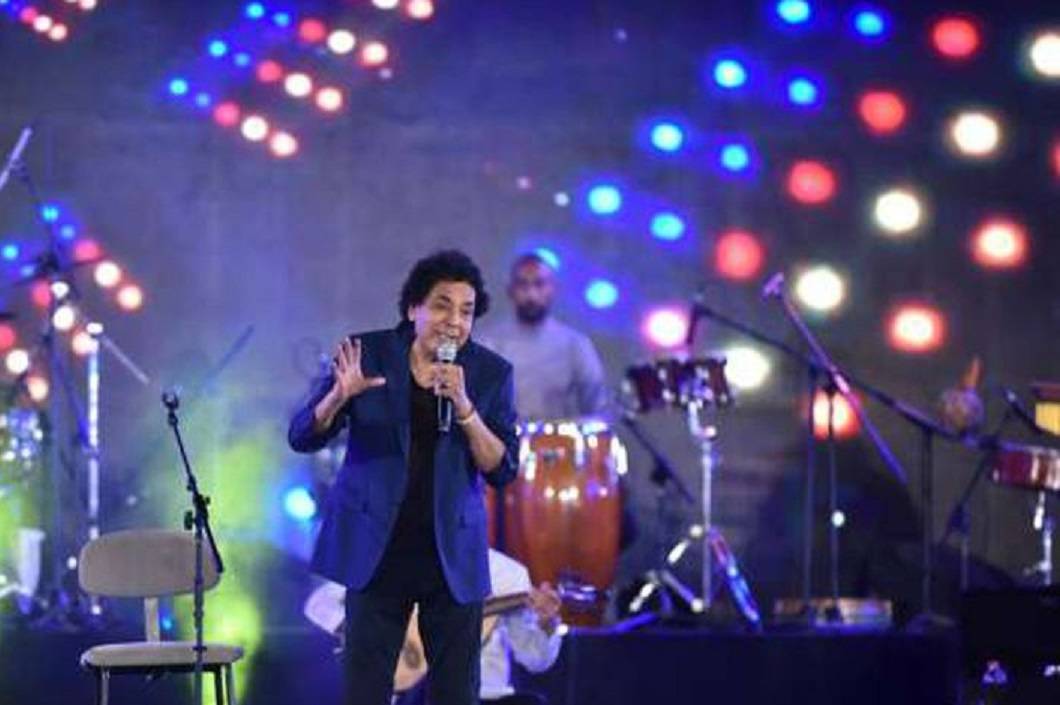 محمد منير يكشف تطورات حالته الصحية في حفله بالأوبرا