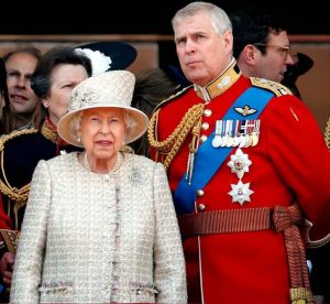 العائلة المالكة تخالف قرارات الملكة إليزابيث وتعفو عن الأمير أندرو