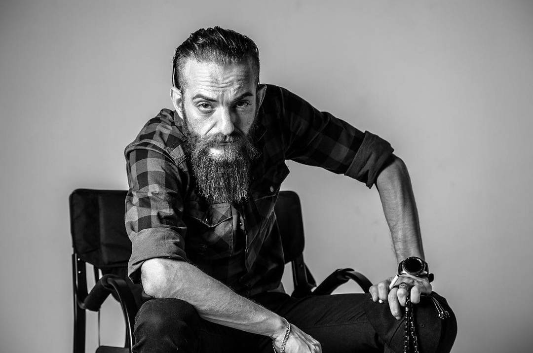 أويس مخللاتي يصدم الجميع بلوك جريء ومختلف.. هل يناسبه؟