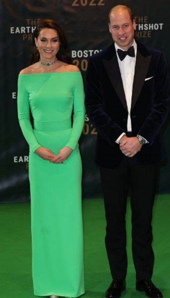 تألّقي بفستان كيت ميدلتون البسيط... وهذا سعر أقراطها الخيالي